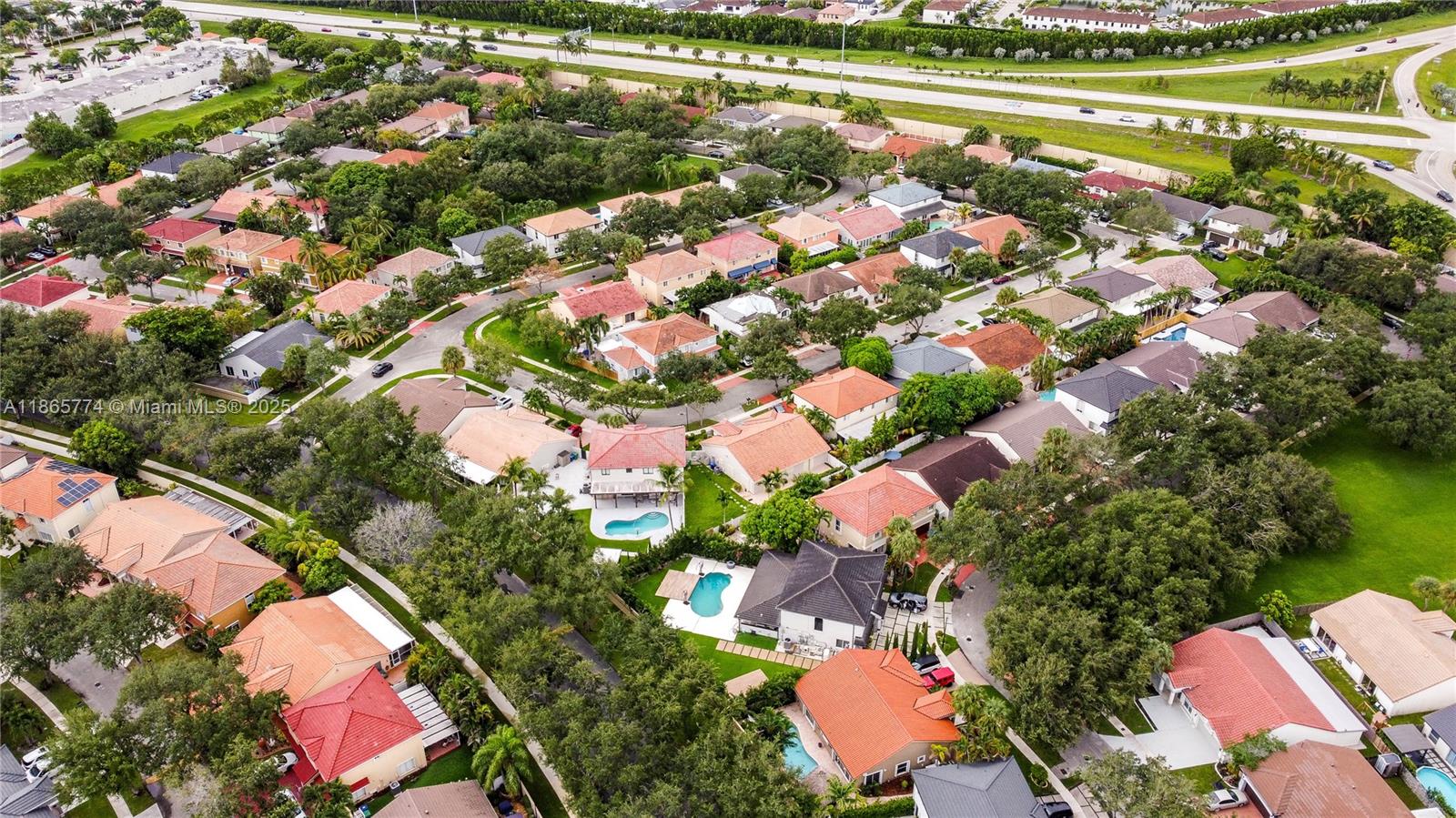 LAKES ON THE GREEN GLYNN - Residential