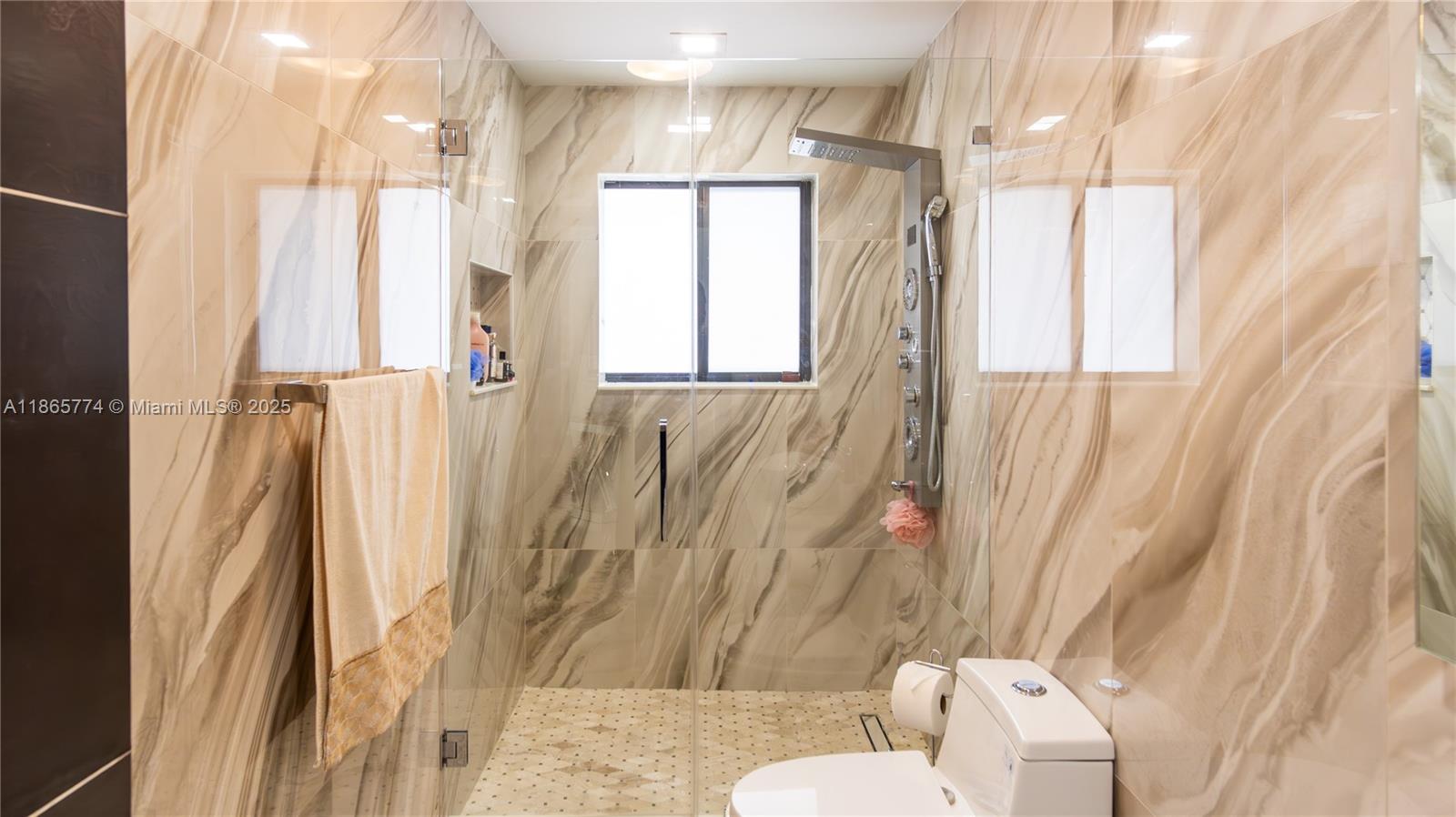 LAKES ON THE GREEN GLYNN - Residential