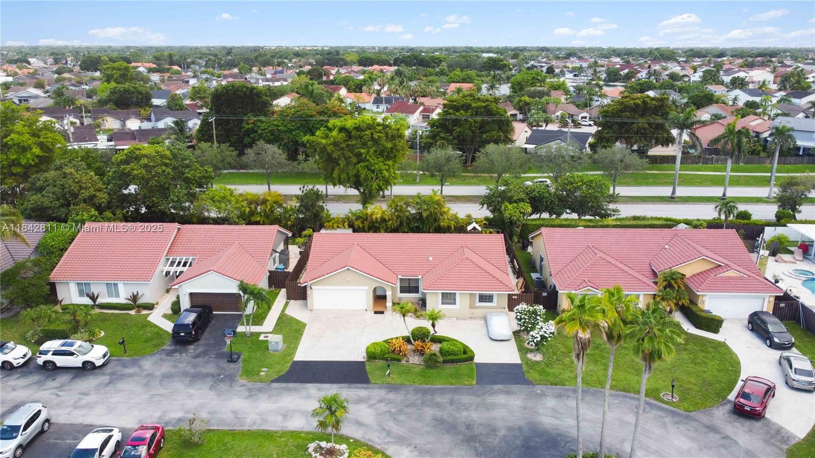 15360 SW 55th Ter, Miami, FL, 33185/$680,000 4 15360 SW 55th Ter