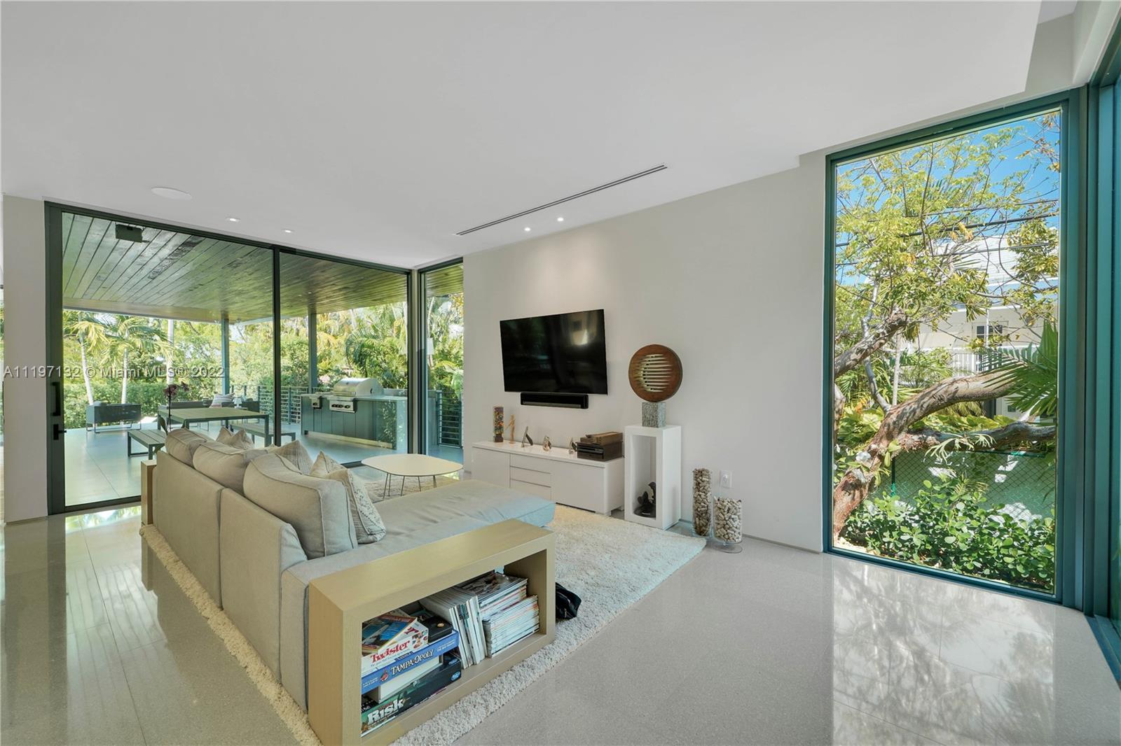 TROPICAL ISLE HOMES SUB 1 - Residential