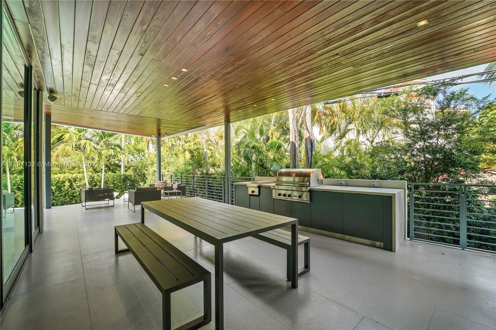 TROPICAL ISLE HOMES SUB 1 - Residential