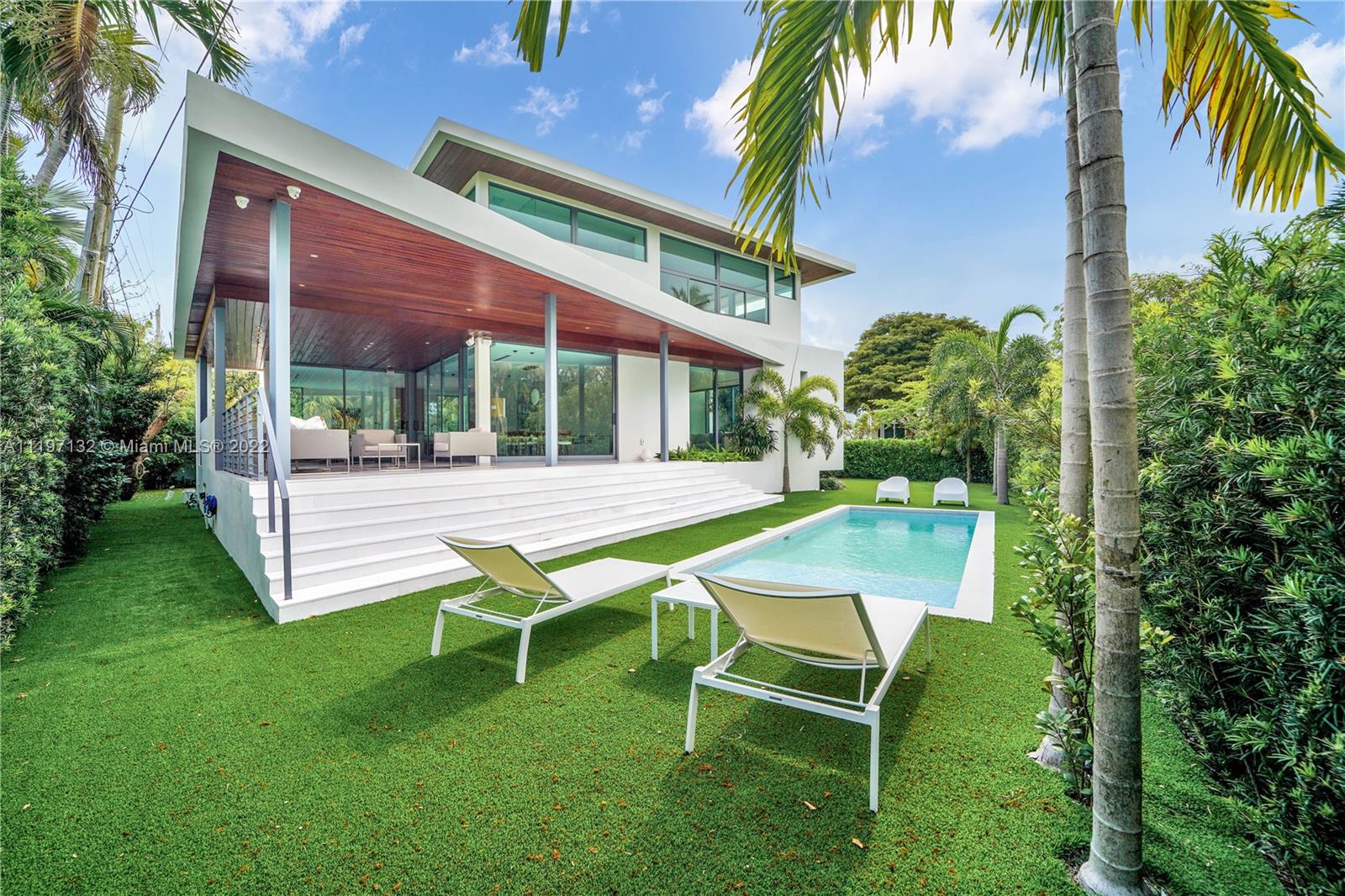 TROPICAL ISLE HOMES SUB 1 - Residential