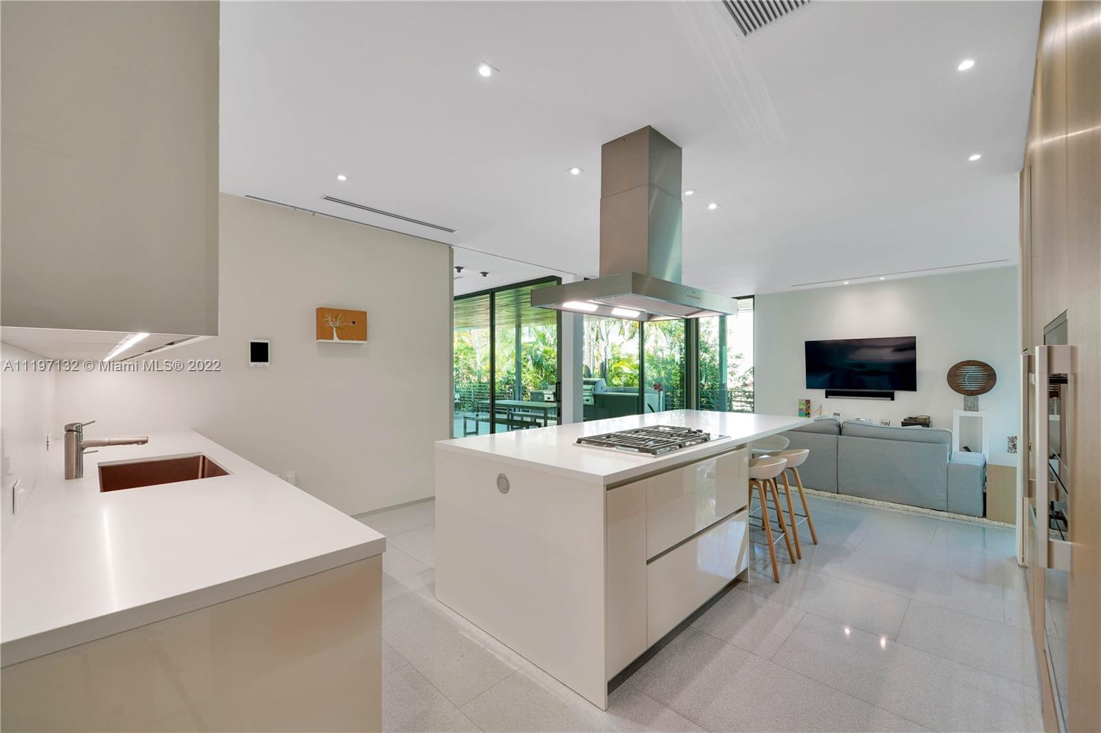 TROPICAL ISLE HOMES SUB 1 - Residential