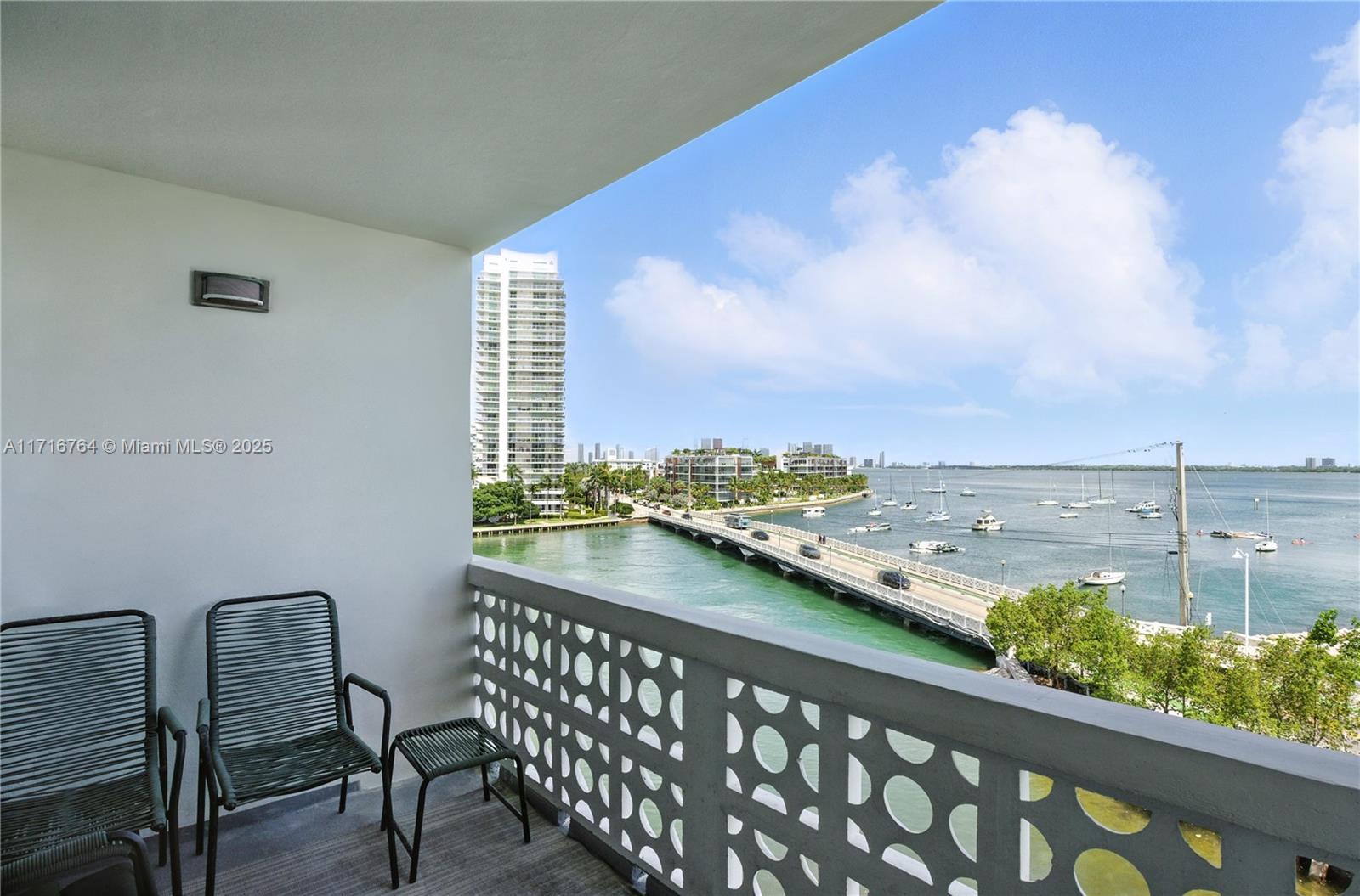 1670 Lincoln Ct 6B