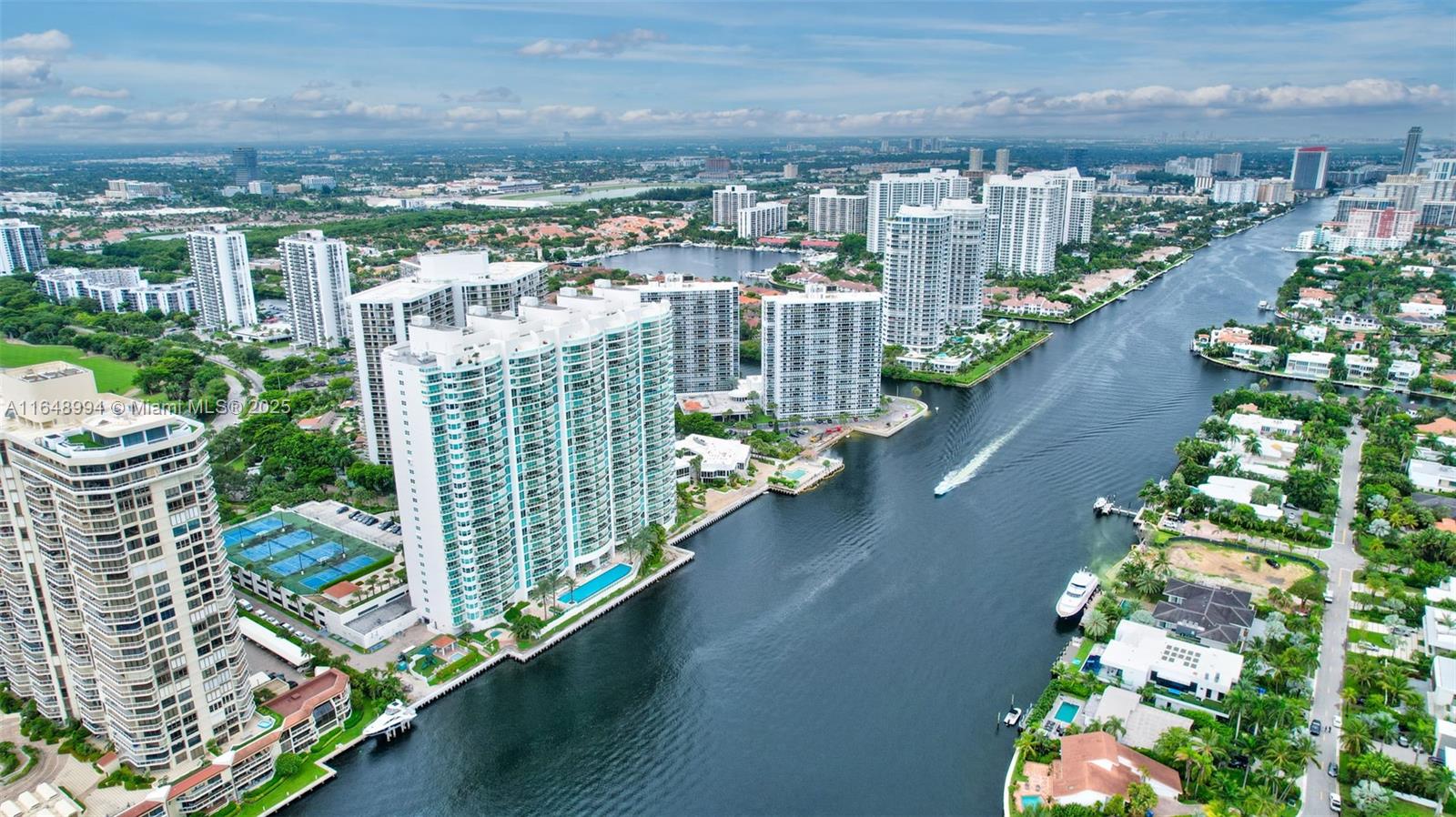 HAMPTONS SOUTH CONDO - Residential