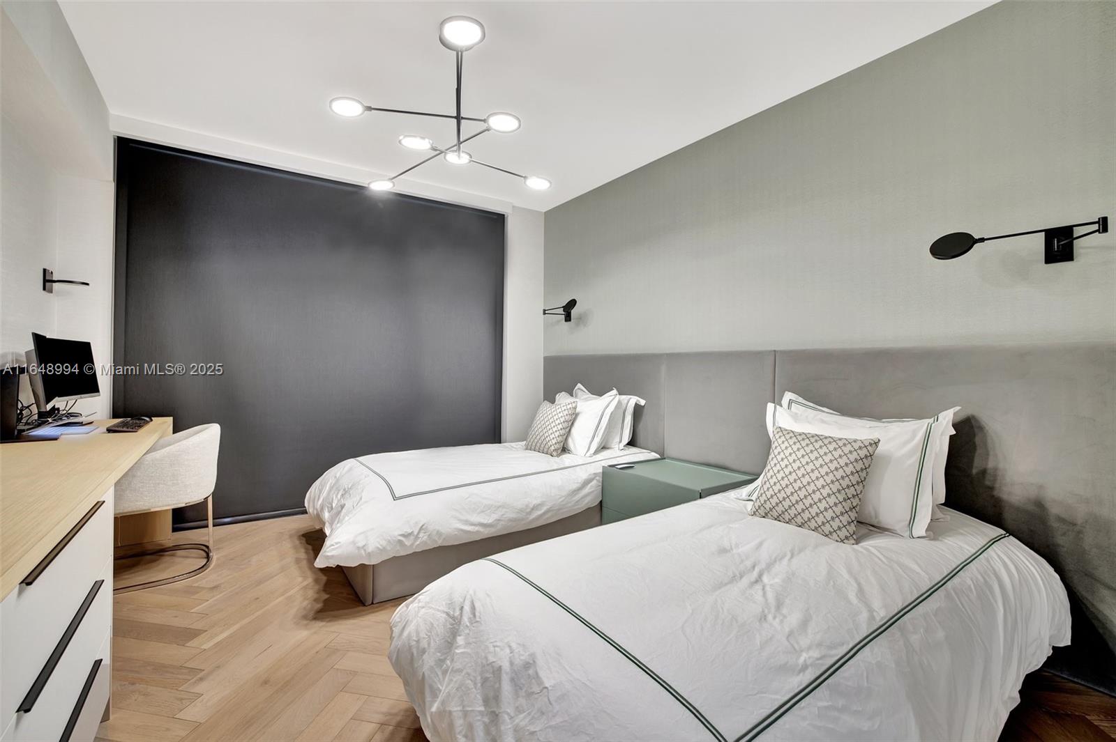 HAMPTONS SOUTH CONDO - Residential