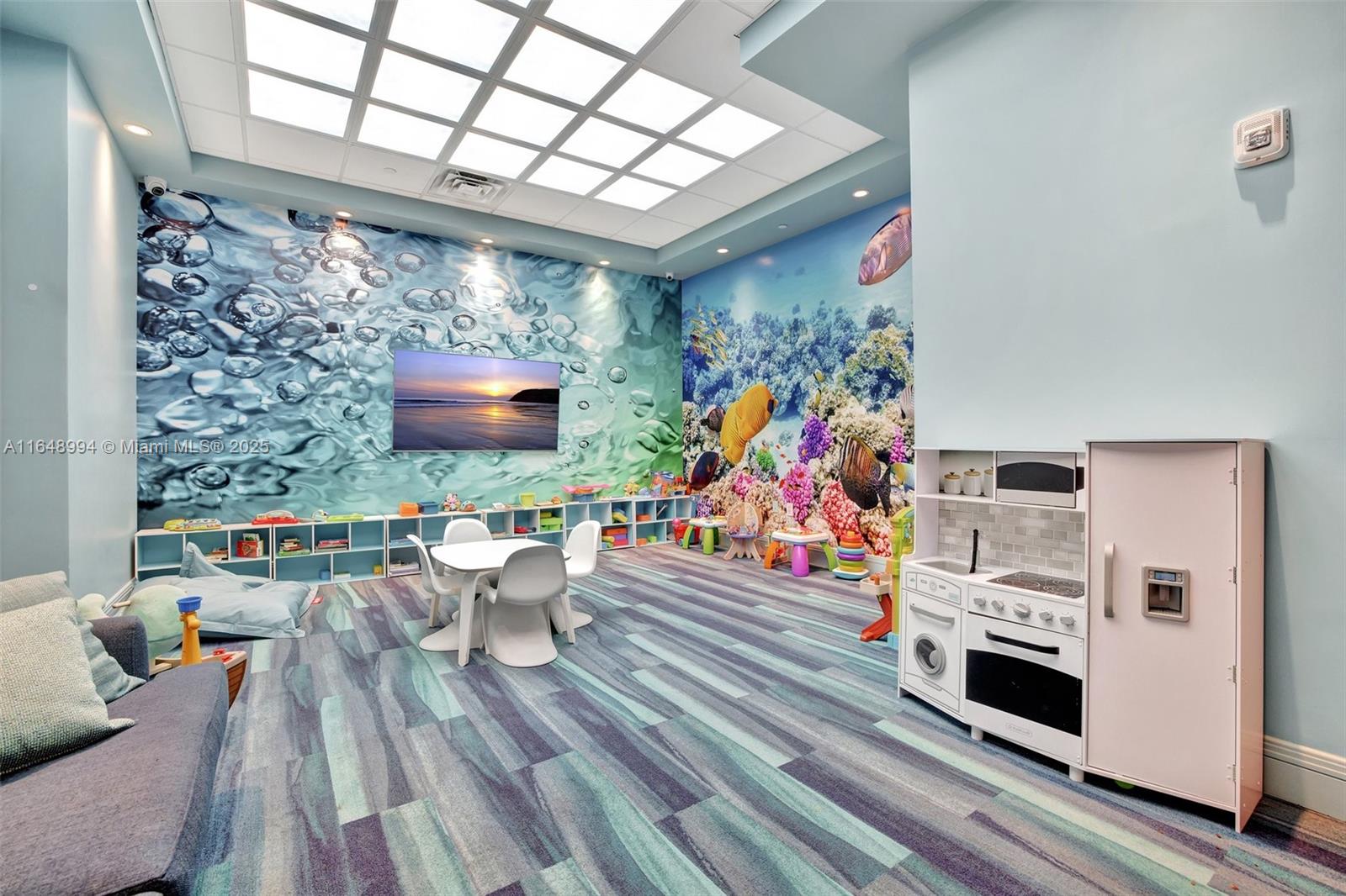 HAMPTONS SOUTH CONDO - Residential