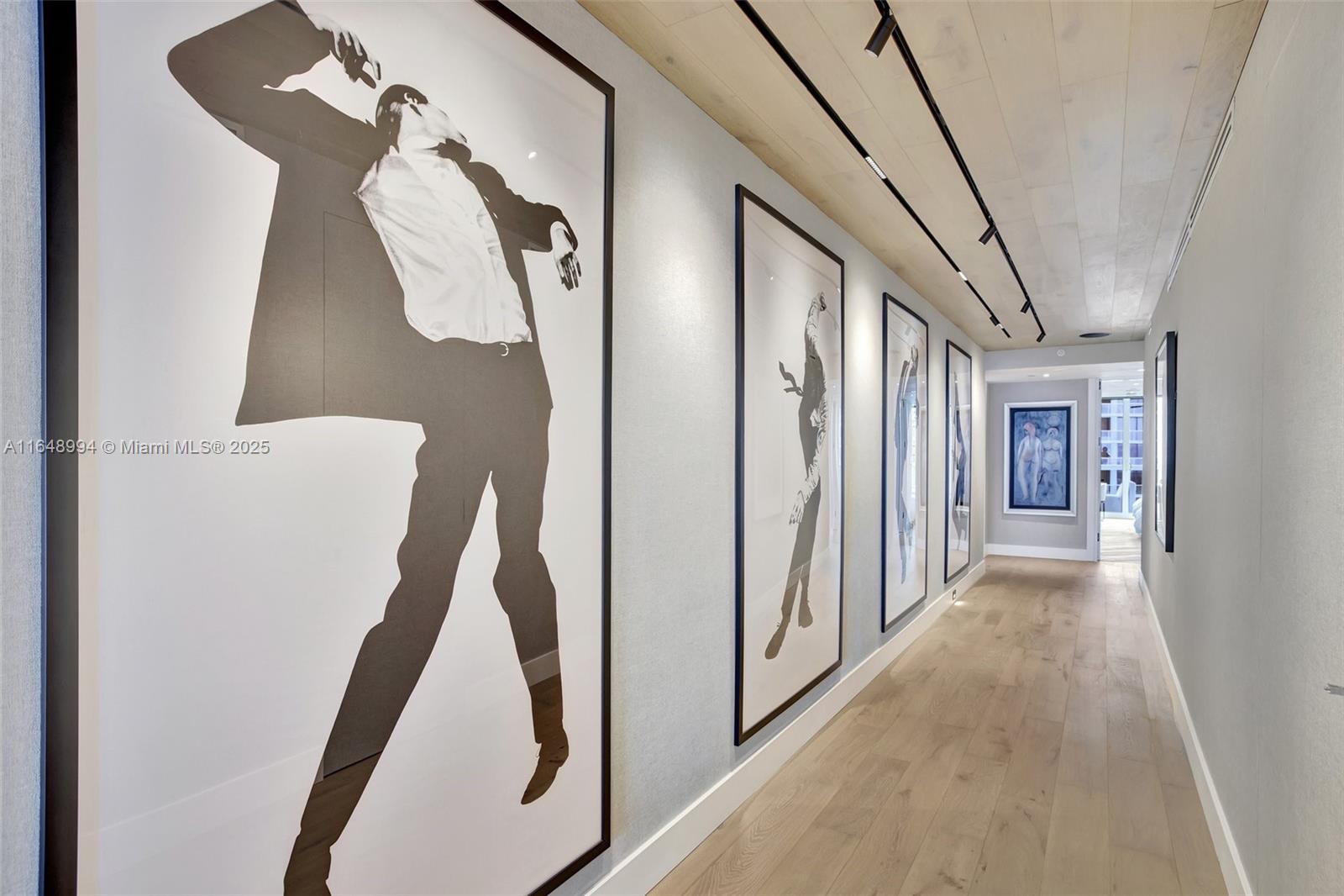 HAMPTONS SOUTH CONDO - Residential