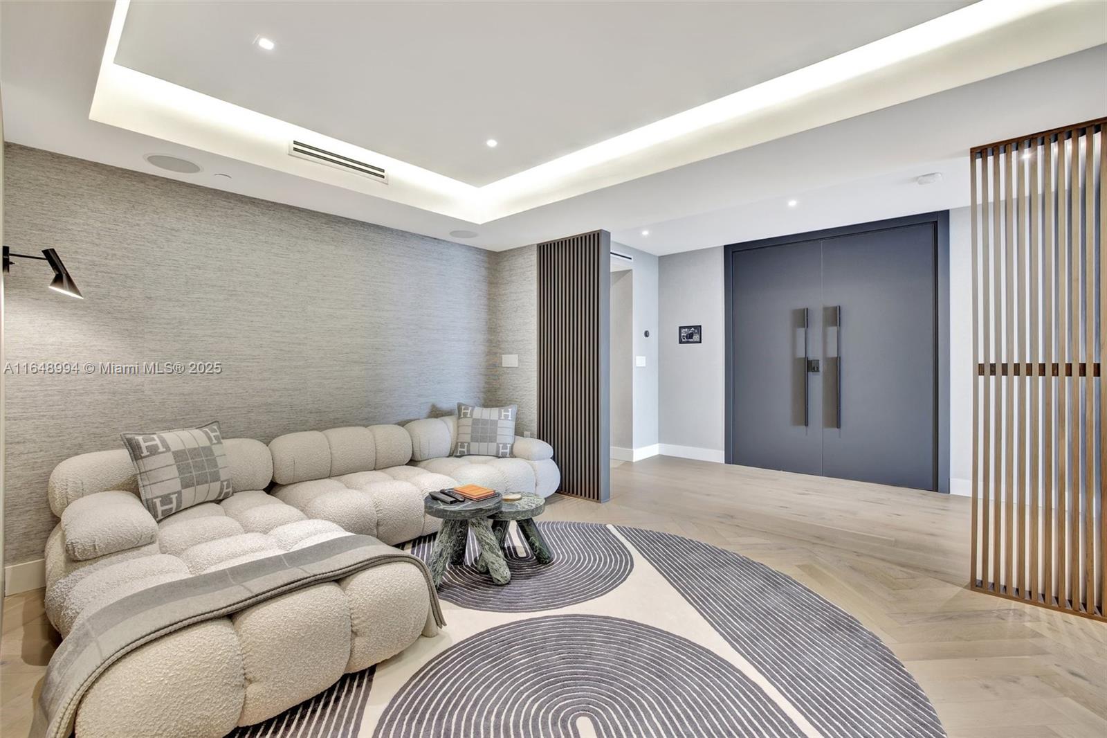 HAMPTONS SOUTH CONDO - Residential