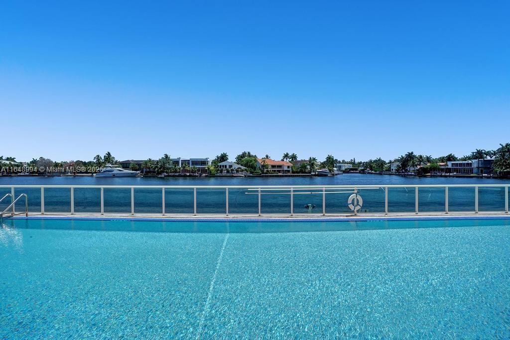 HAMPTONS SOUTH CONDO - Residential