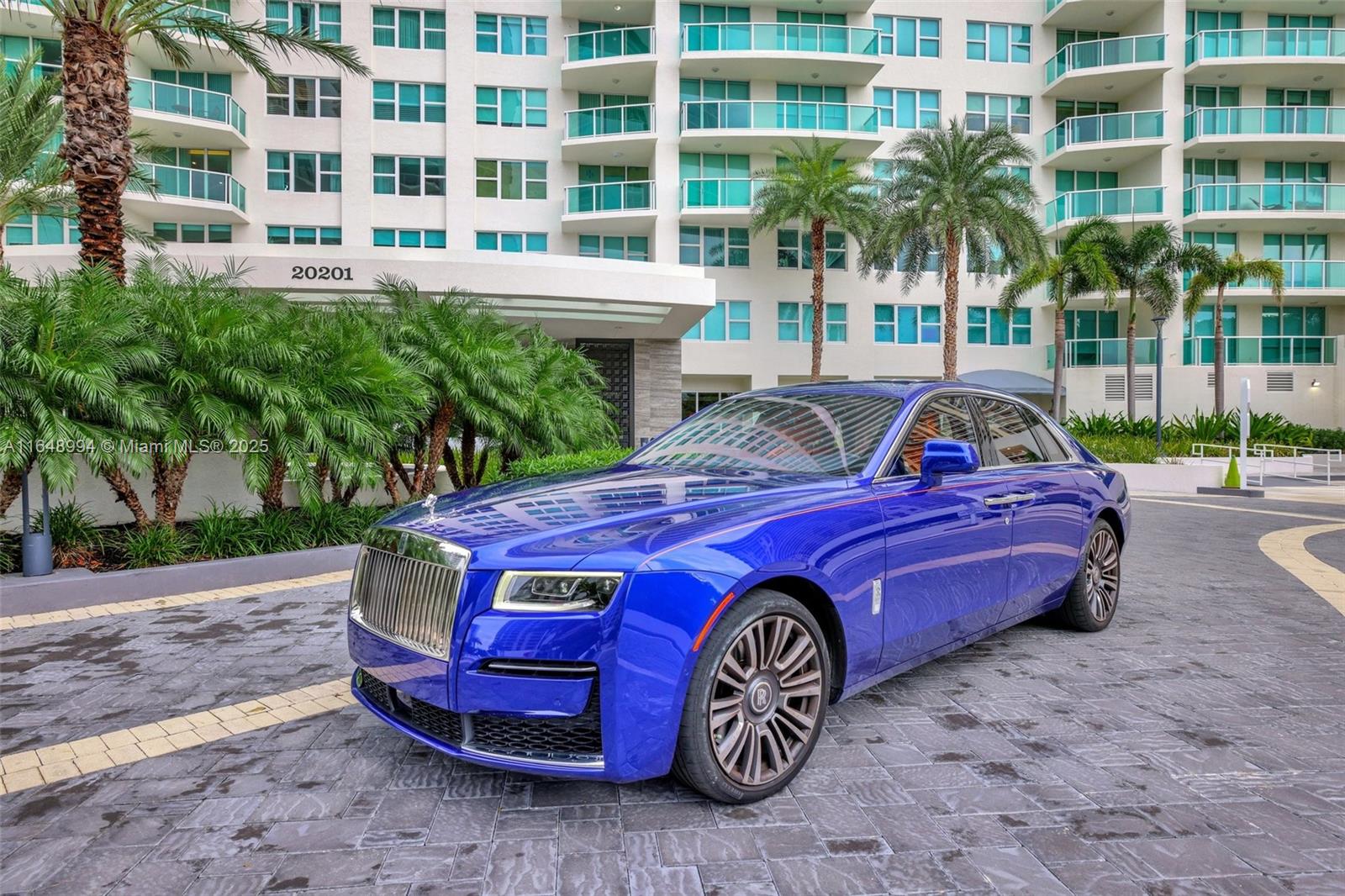 HAMPTONS SOUTH CONDO - Residential