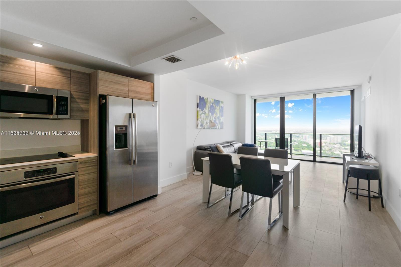 121 NE 34th St 3012