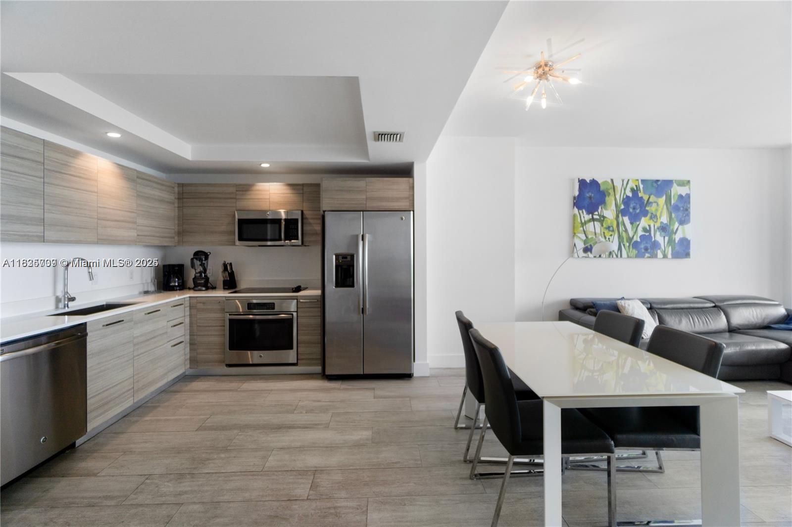 121 NE 34th St 3012