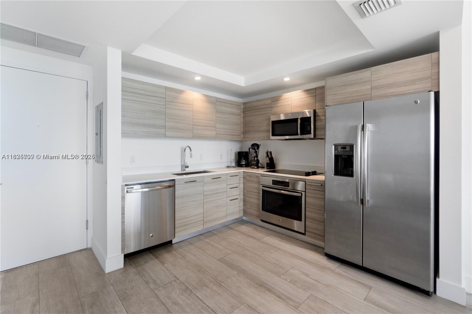 121 NE 34th St 3012