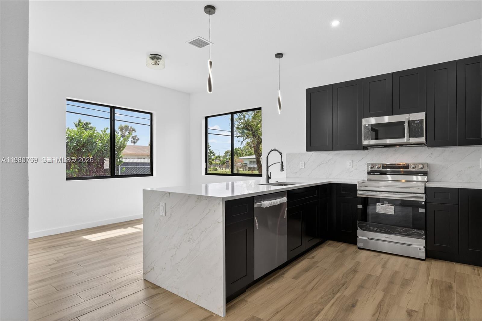 GOLDEN RIDGE - Residential