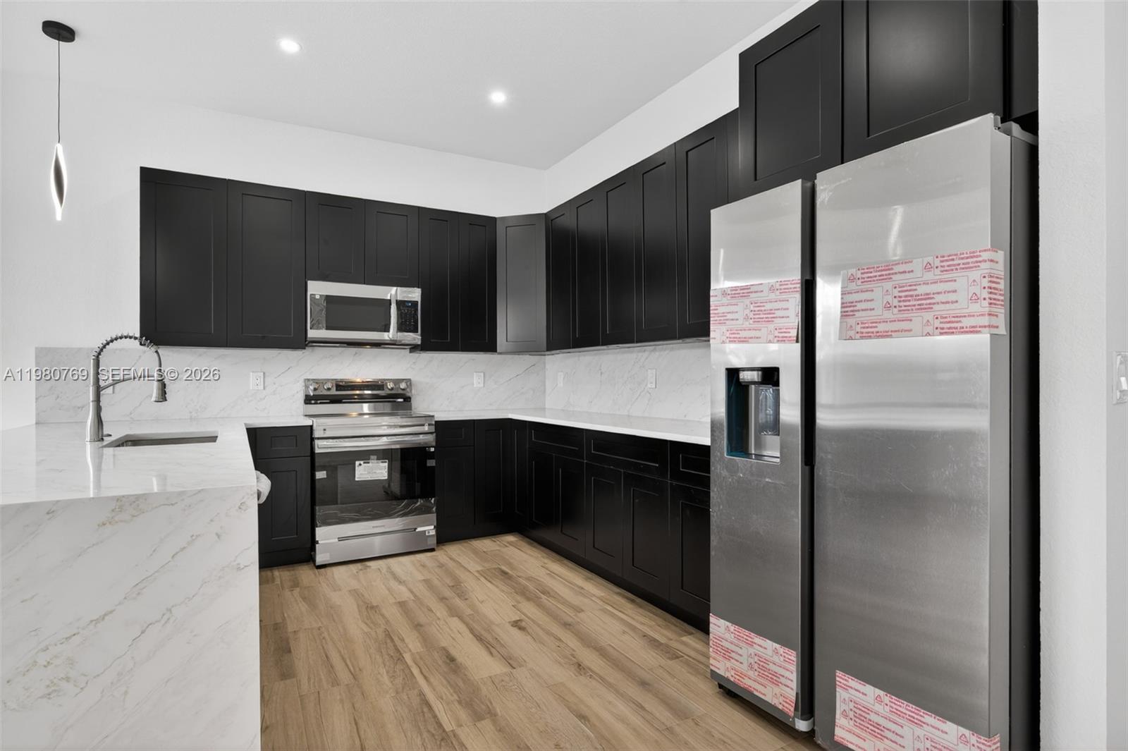 GOLDEN RIDGE - Residential