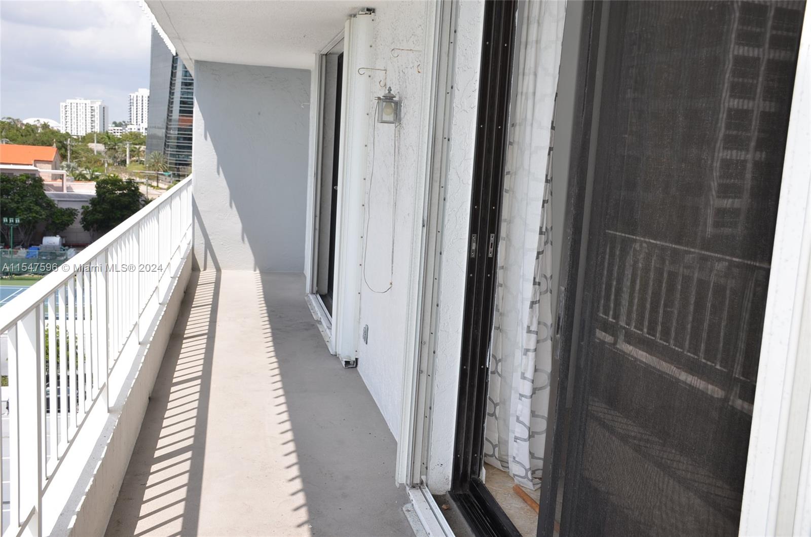 BRICKELL HARBOUR CONDO - Residential