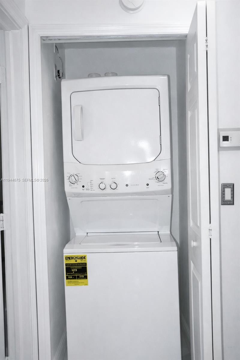 THE COURTS AT DORAL ISLES - Residential