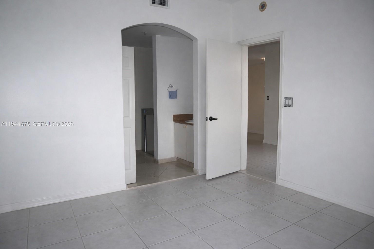 THE COURTS AT DORAL ISLES - Residential