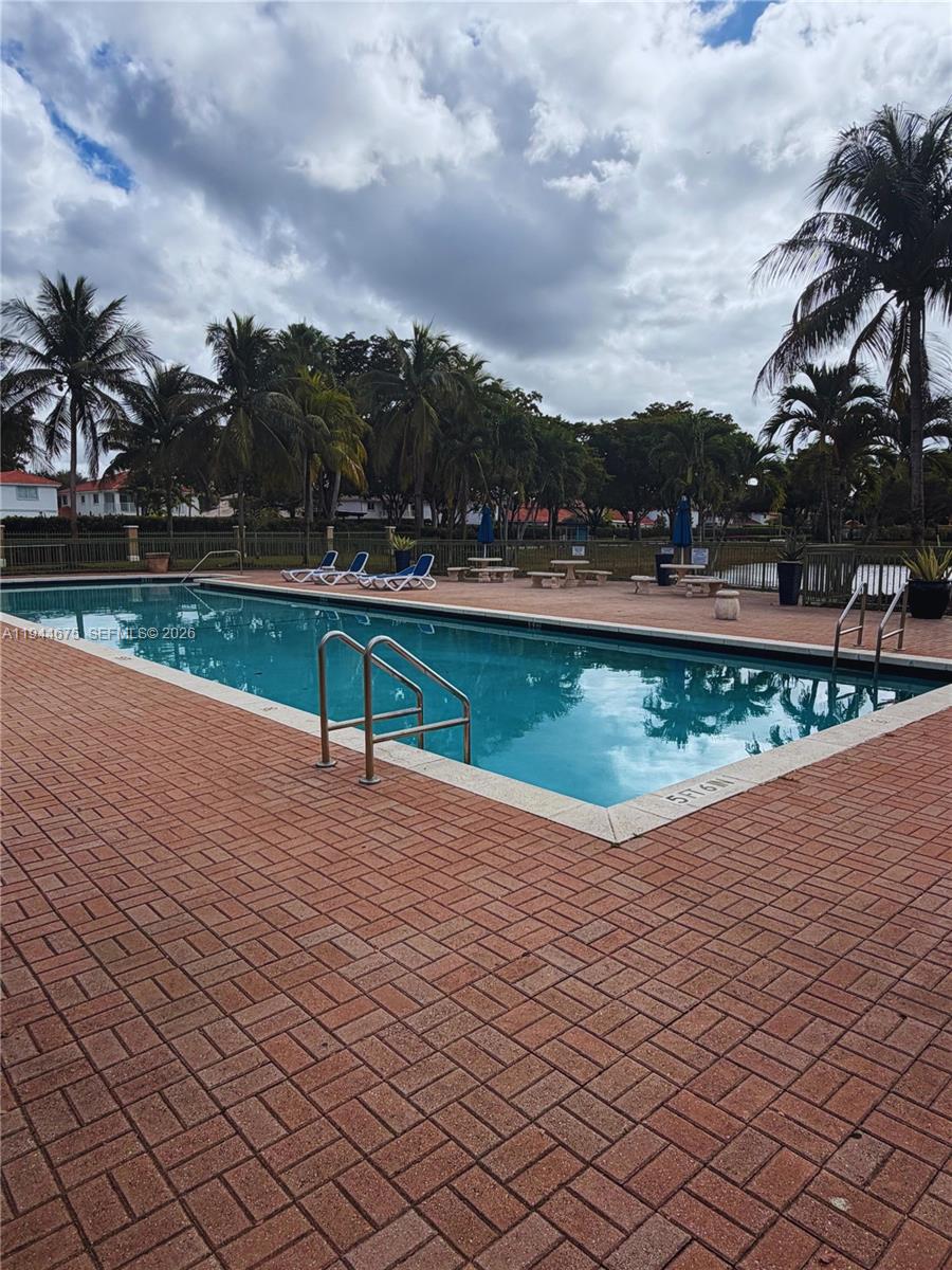 THE COURTS AT DORAL ISLES - Residential