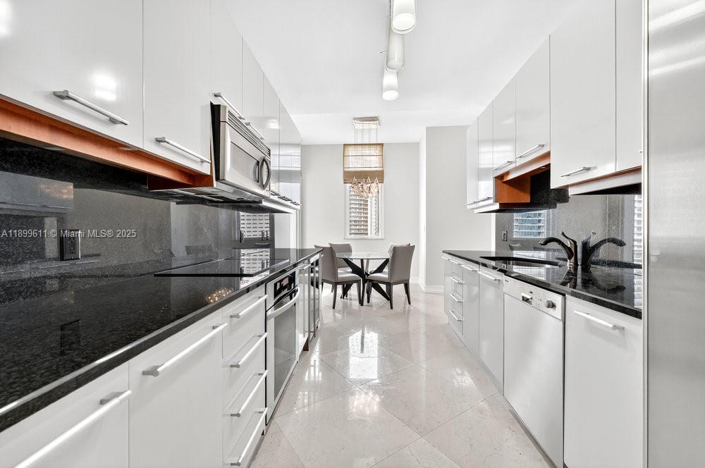 CARBONELL CONDO - Residential Lease