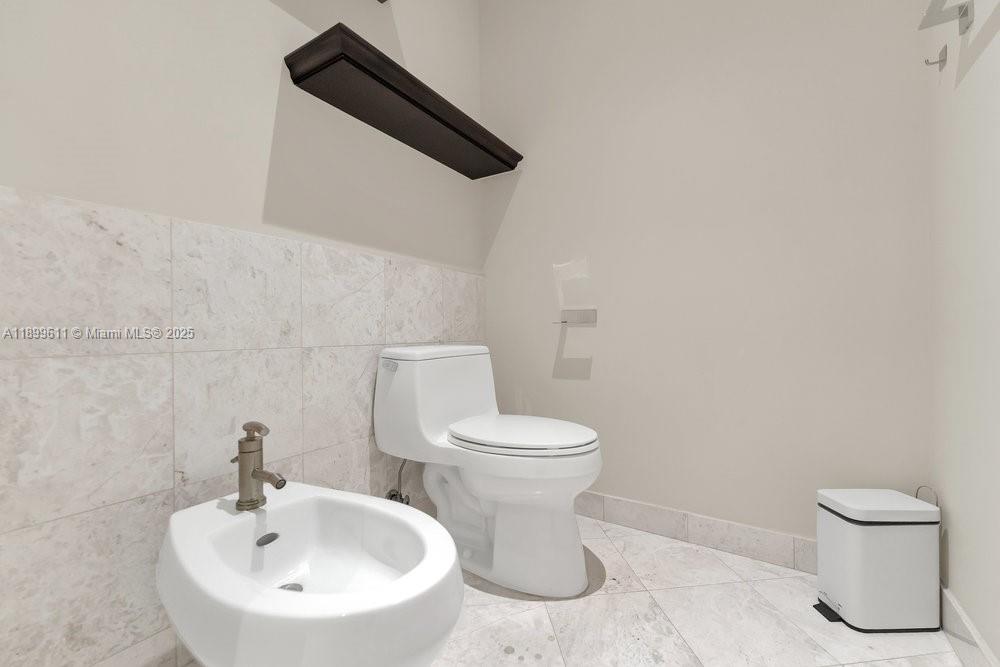 CARBONELL CONDO - Residential Lease