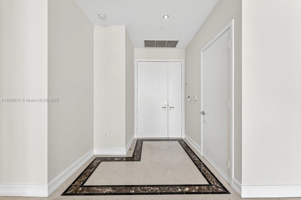 CARBONELL CONDO - Residential Lease