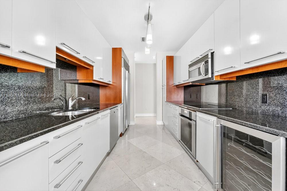 CARBONELL CONDO - Residential Lease