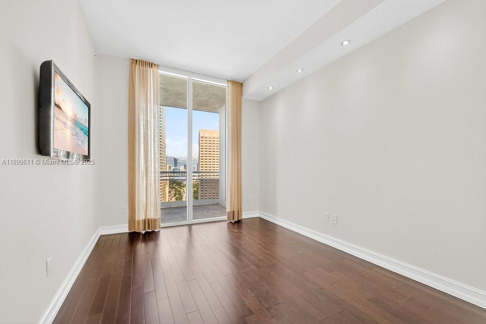 CARBONELL CONDO - Residential Lease