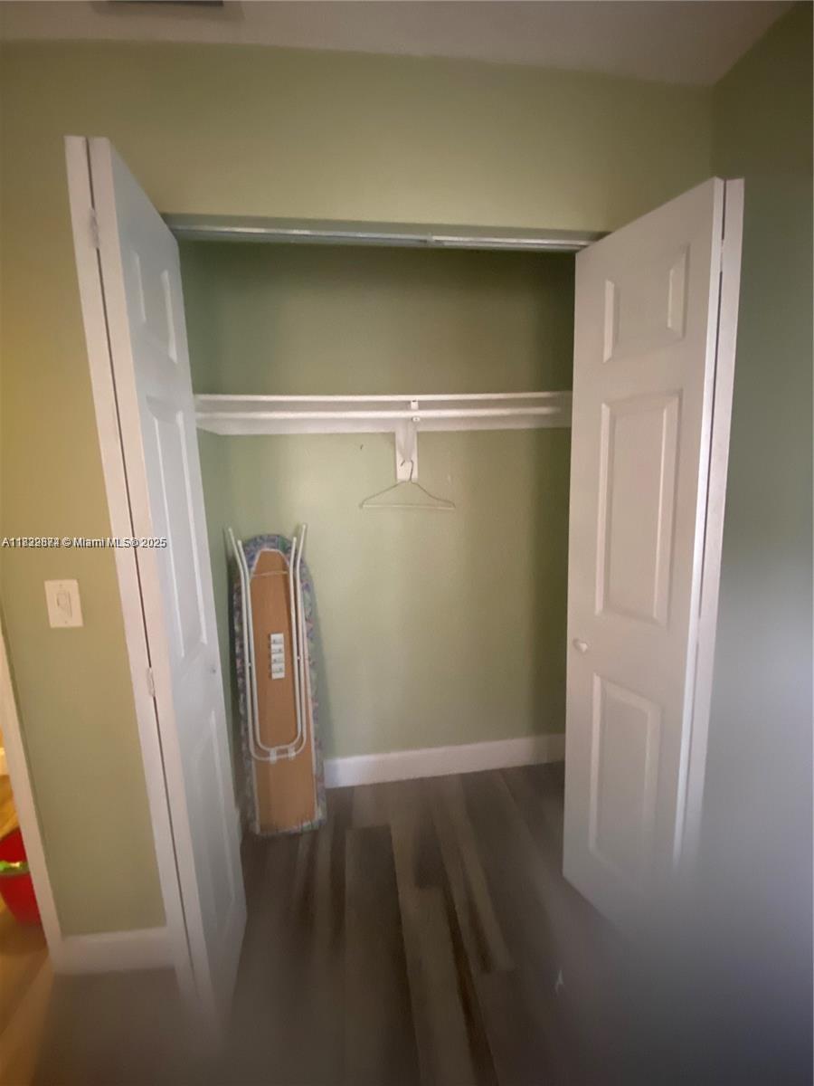 LESLIE ESTATES SEC FIVE - Residential