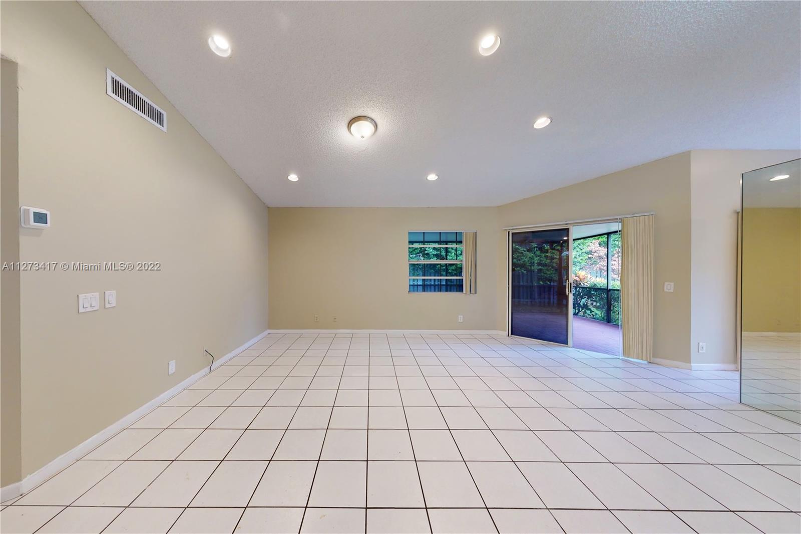 COUNTRY ISLES GARDEN HOME - Residential