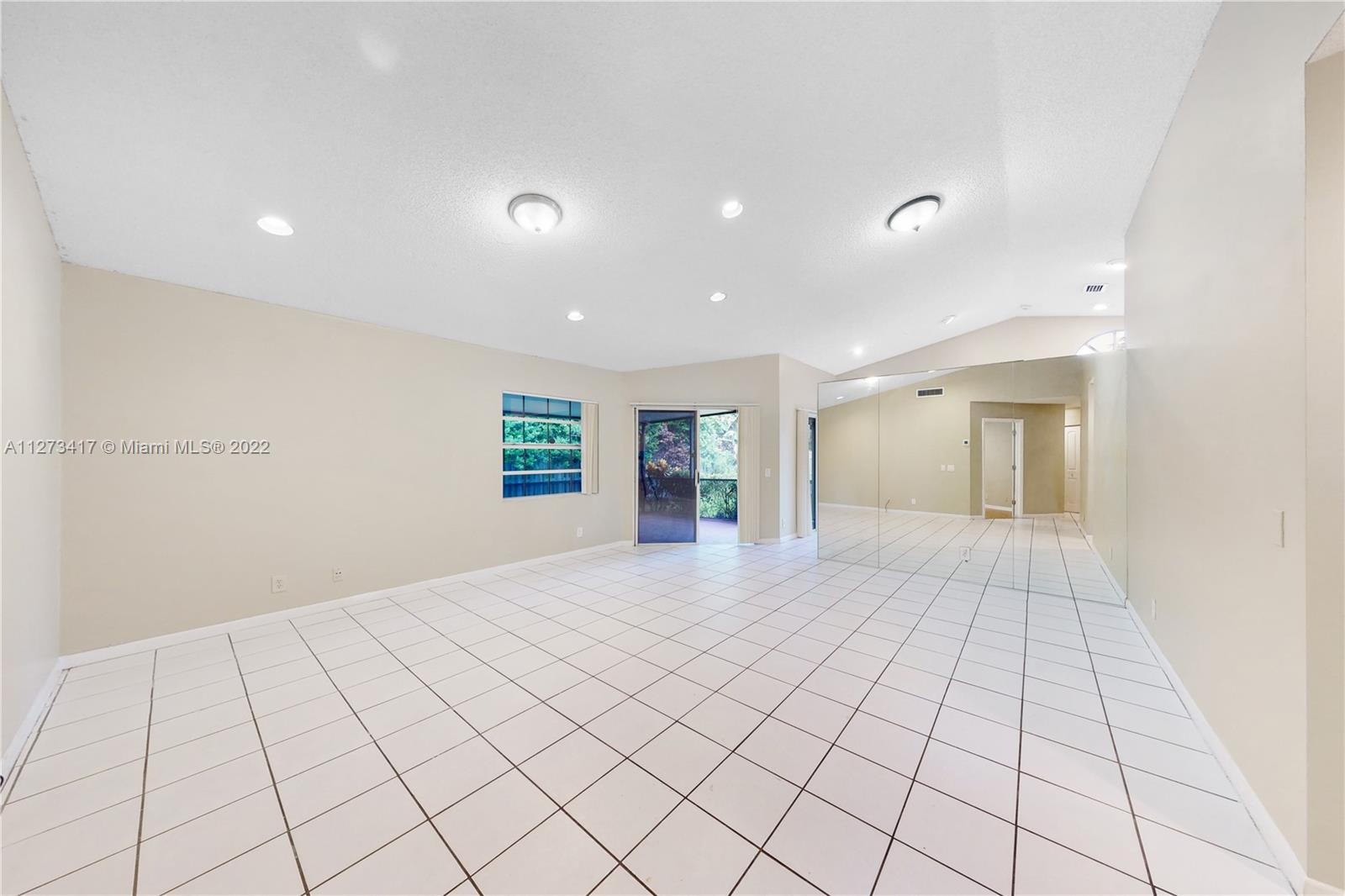 COUNTRY ISLES GARDEN HOME - Residential