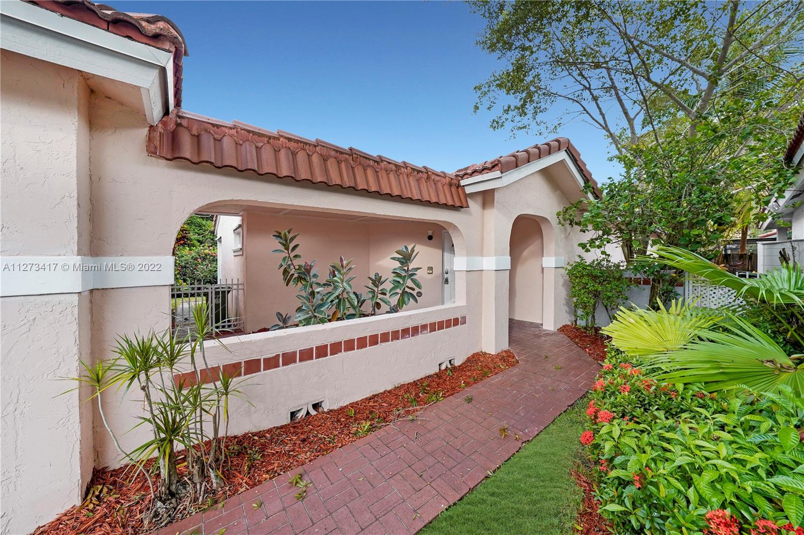 COUNTRY ISLES GARDEN HOME - Residential