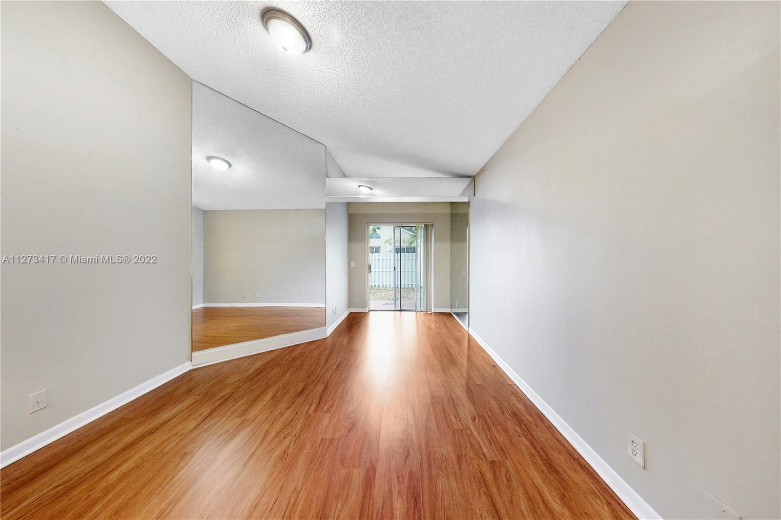 COUNTRY ISLES GARDEN HOME - Residential