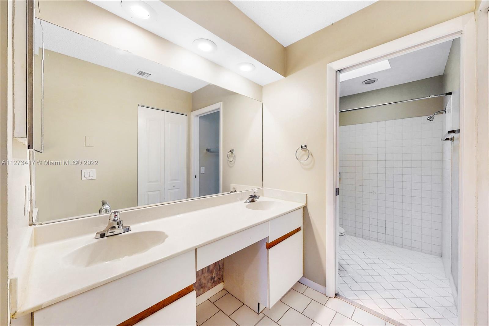 COUNTRY ISLES GARDEN HOME - Residential