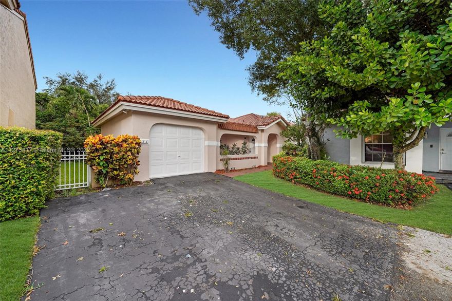 Charming home ready to make your own! This lovely abode offers a warm-welcoming layout that will have you ready to pack your bags and move as soon as you walk in. Great living space, wonderful kitchen, screened and covered patio, 3 spacious bedrooms and 2 full bathrooms. Located in the well maintained community of Garden Homes at Country Isles. Off of Indian Trace Blvd where you can find many local shops, restaurants, supermarkets, fitness centers, and plenty to do. Close to I-75 for an easy commute.