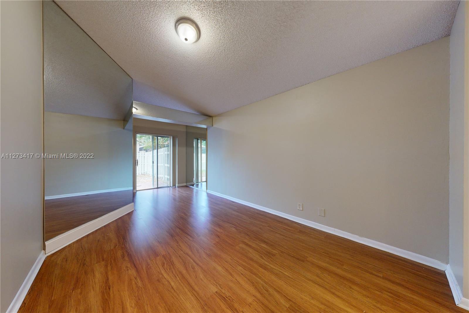 COUNTRY ISLES GARDEN HOME - Residential