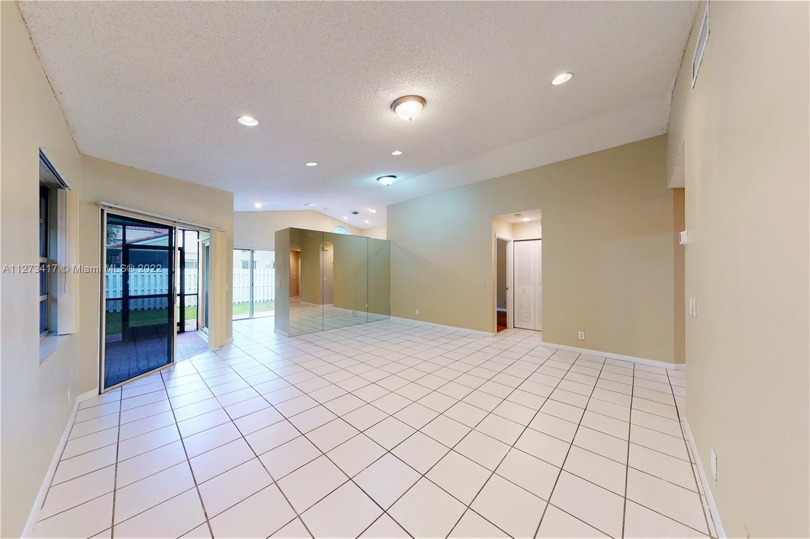 COUNTRY ISLES GARDEN HOME - Residential