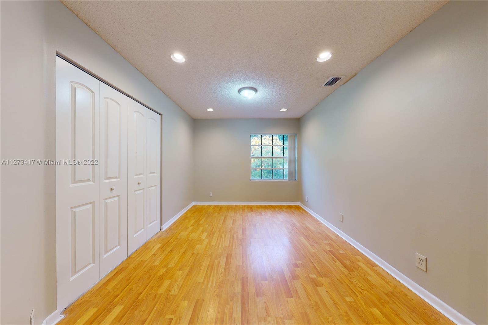 COUNTRY ISLES GARDEN HOME - Residential