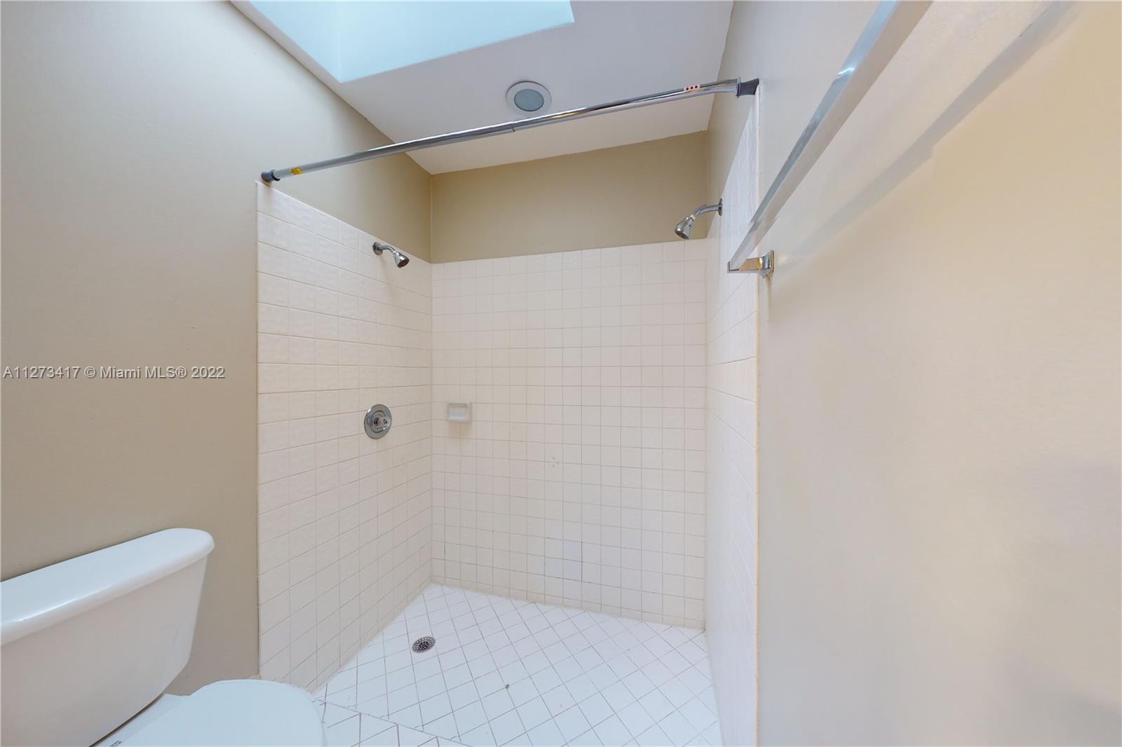 COUNTRY ISLES GARDEN HOME - Residential