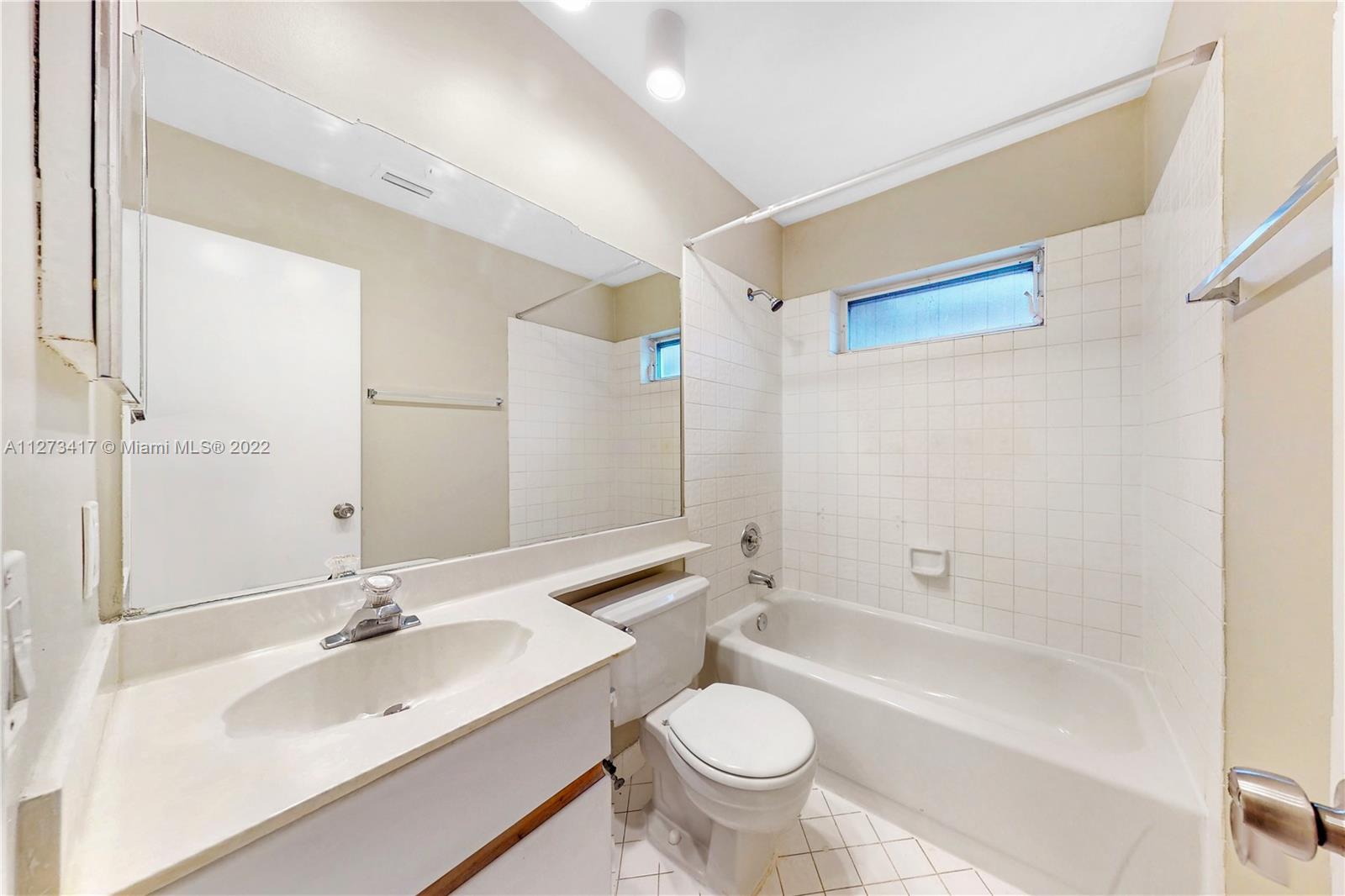 COUNTRY ISLES GARDEN HOME - Residential