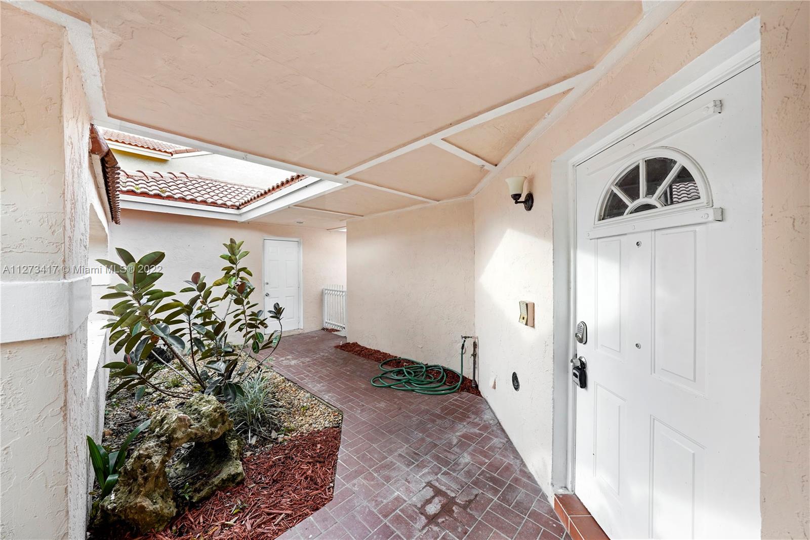 COUNTRY ISLES GARDEN HOME - Residential