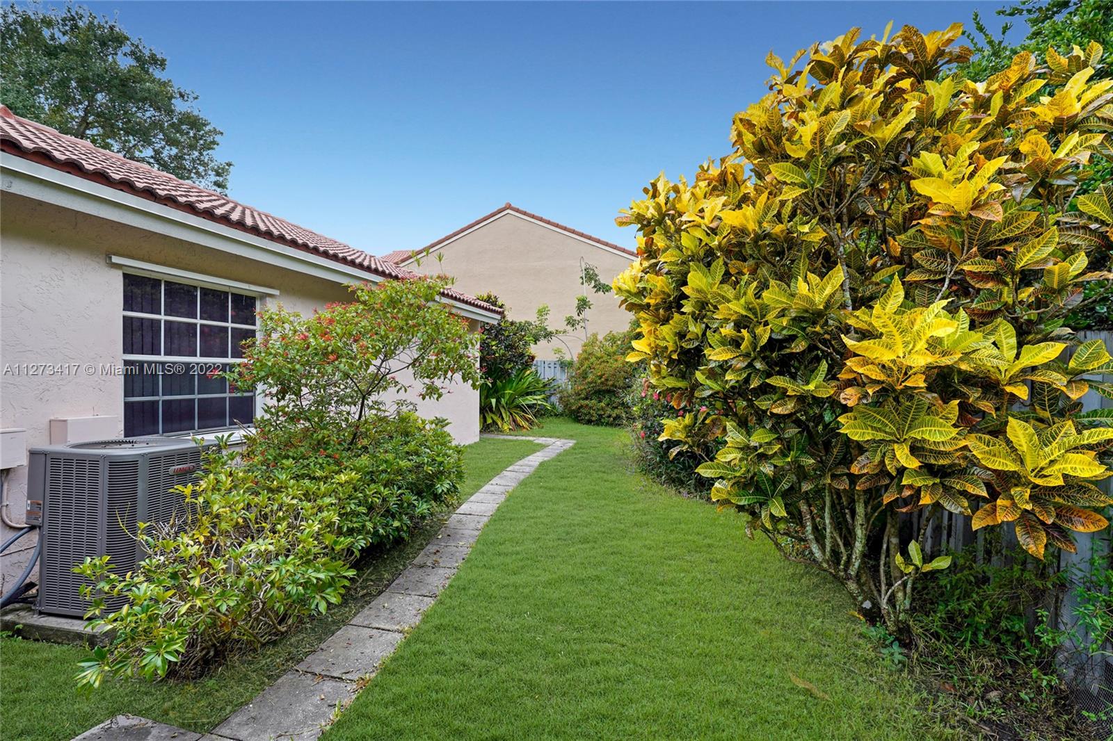 COUNTRY ISLES GARDEN HOME - Residential