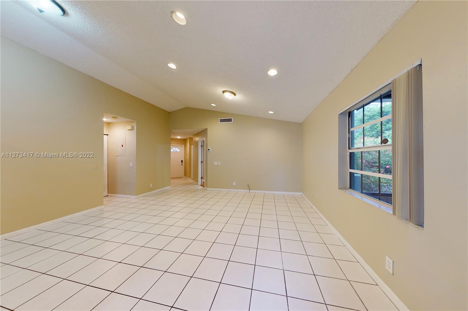 COUNTRY ISLES GARDEN HOME - Residential