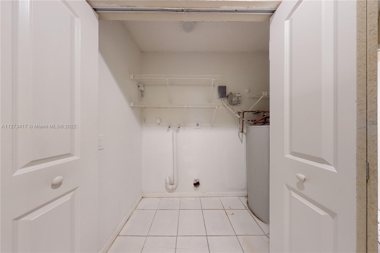 COUNTRY ISLES GARDEN HOME - Residential