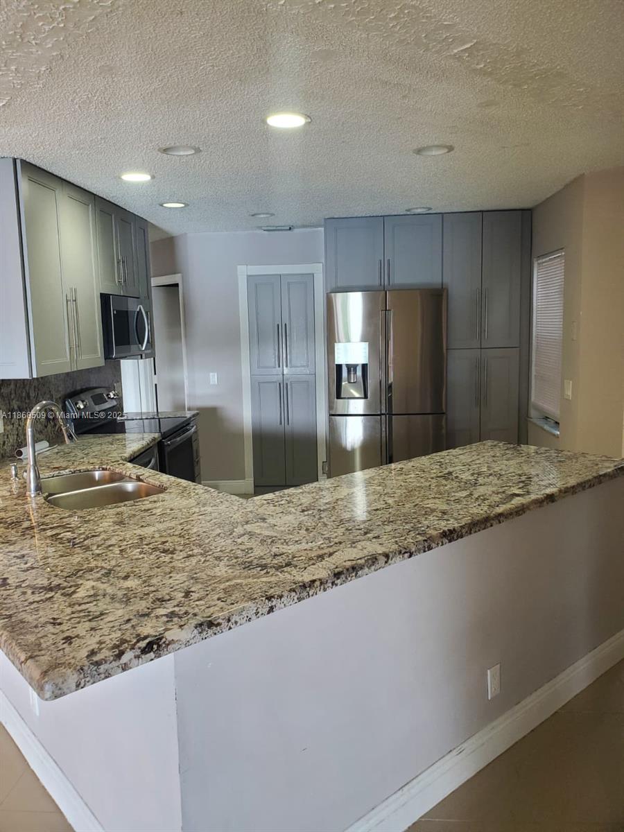 BOCA FONTANA PH 1 - Residential Lease