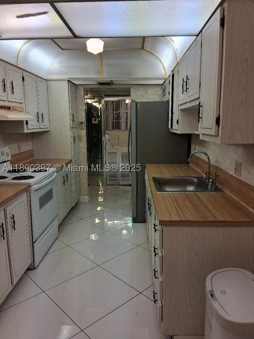 1300 St Charles Pl 319, Pembroke Pines FL 33026