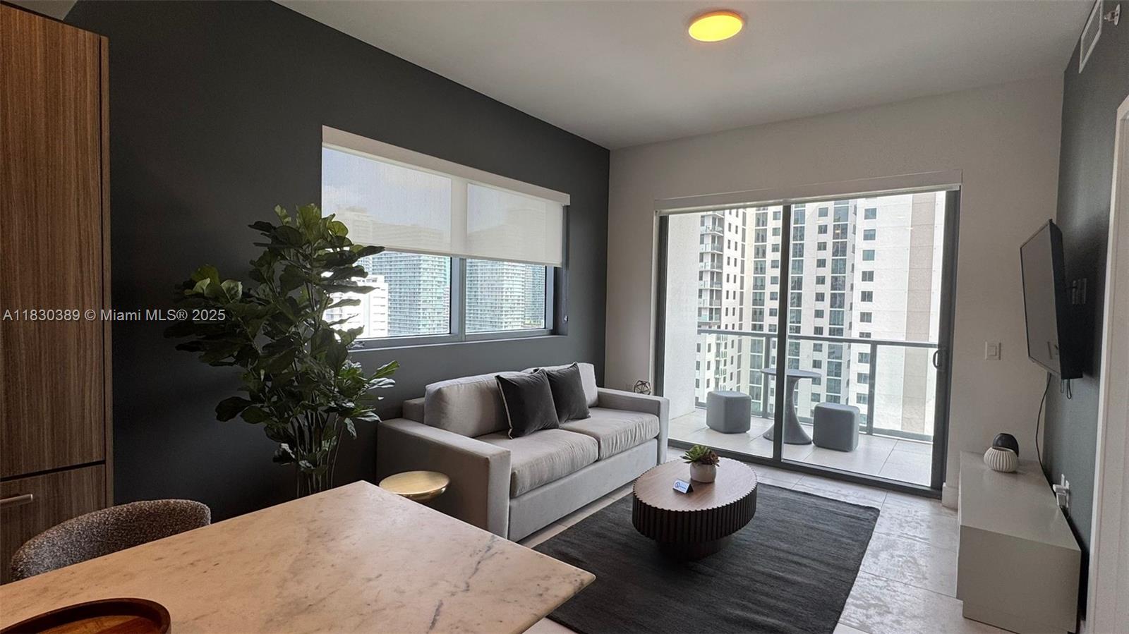 239 SW 9th St 1604