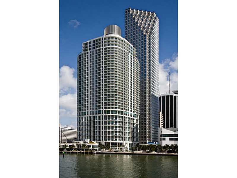 GORGEOUS WATER VIEWS OF THE RIVER, BAY AND BRICKELL KEY, FROM THIS 2 STORY LOFT. ALL TILED FLOORS. MASTER BEDROOM & LARGE DEN ON SECOND FLOOR. NON-SPIRAL STAIRCASE, PARKING ON SAME LEVEL AS UNIT. WALK TO METRO MOVER, BAYSIDE, BAYFRONT PARK, & TO NEWLY OPE N WHOLE FOODS MARKET. BASIC CABLE, AND INTERNET INCLUDED IN MAINTENANCE FEE.