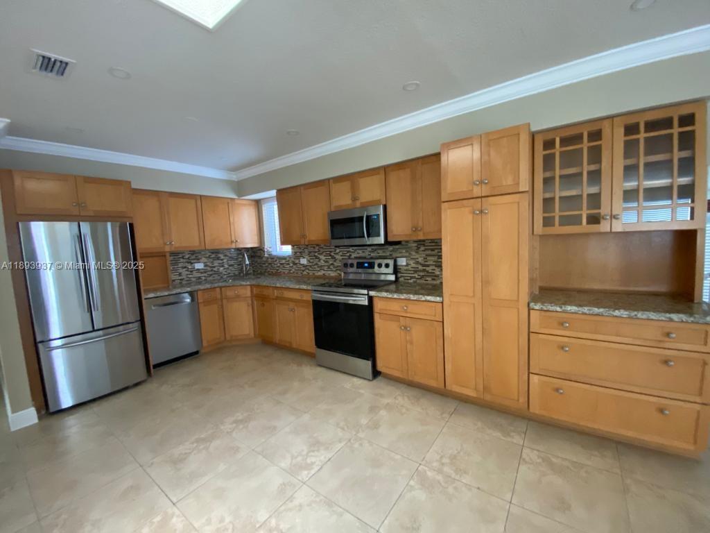 BIRD RD HIGHLANDS - Residential Lease